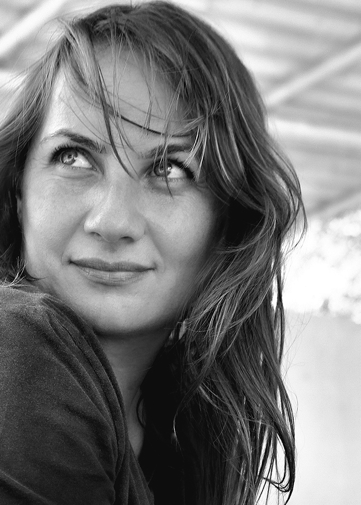 layla_NS_BW_4